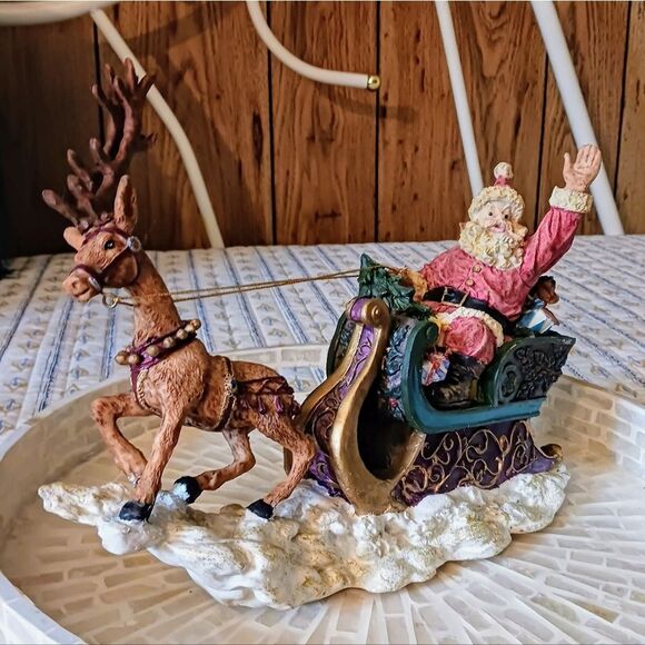 Holiday Santa And His Sleigh With Rainder - Picture 1 of 12